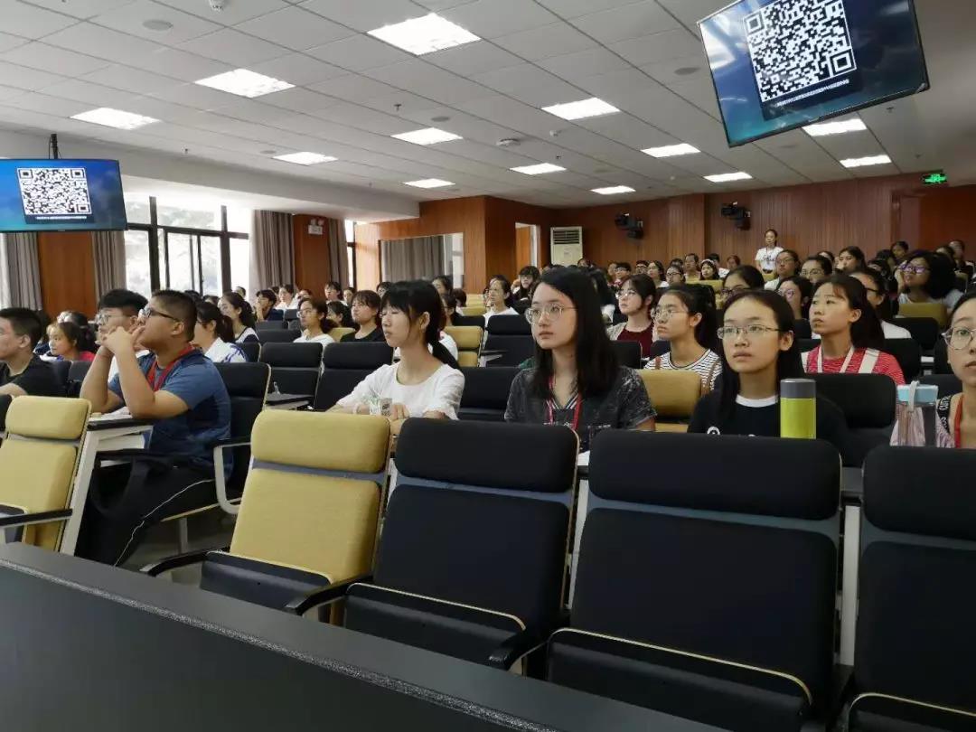 开学季 | 华东师范大学教育学部召开2018级教育学大类新生班会